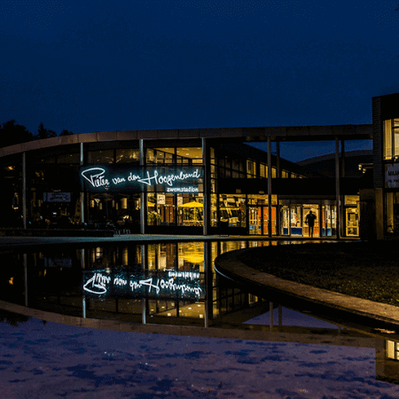 Neon lichtreclame voor Pieter van den Hoogenband Zwemstadion