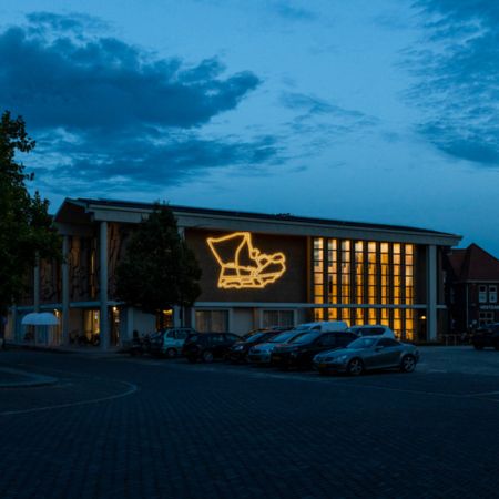 Led lichtreclame voor Dorpshuis Son en Breugel - Brouwers Reklame - vooraanzicht links