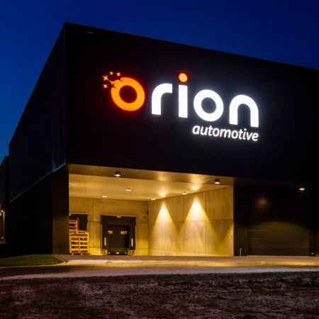 Led lichtreclame voor Orion Automotive - Brouwers Reklame - boven docking station