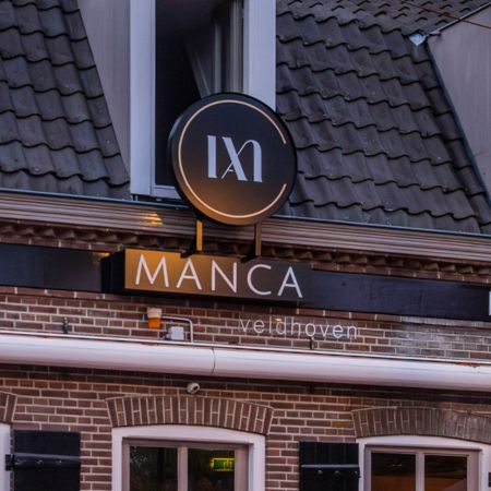 Signing en belettering voor MANCA Ristorante Italiano Veldhoven - Brouwers Reklame - lichtbak logo