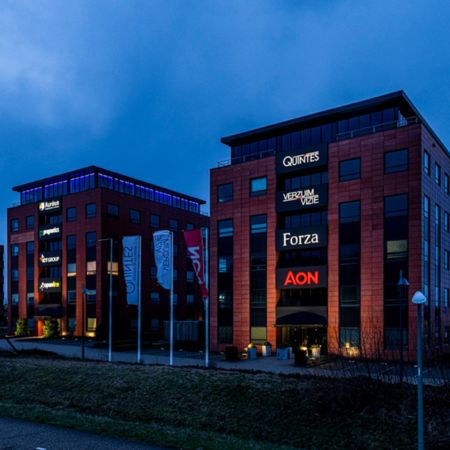 Led lichtreclames bedrijventerrein Maastricht-Airport - Brouwers Reklame - foto vanaf rechts