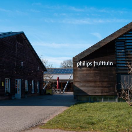 Led lichtreclame Philips Fruittuin Eindhoven - Brouwers Reklame - totaalbeeld overdag