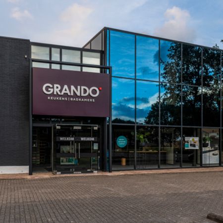 Led lichtreclame voor GRANDO Lelystad - Brouwers Reklame - voorzijde pand